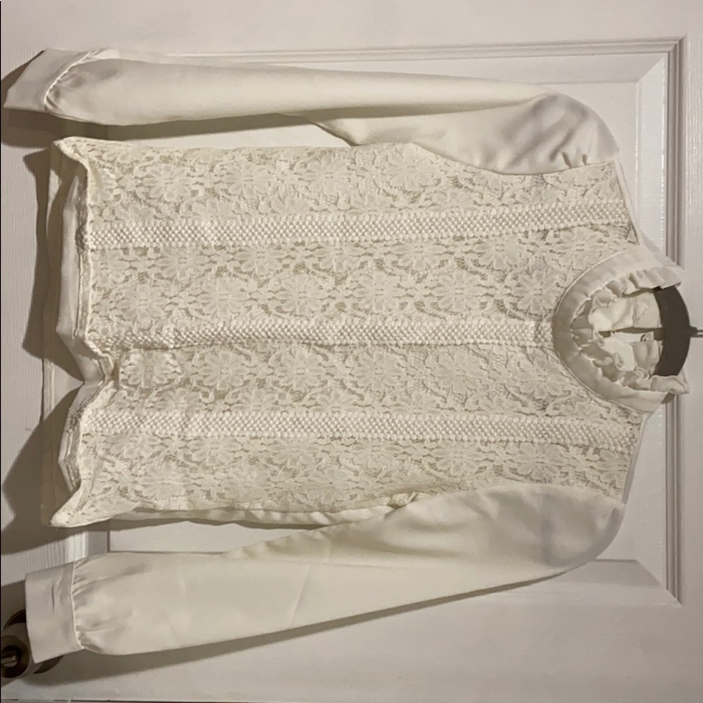 Goodnight Macroon silk and lace off white top!